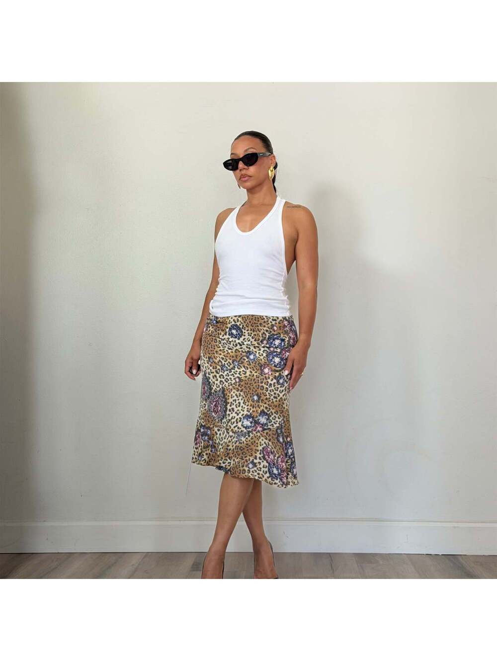 Escada - Picture 5 of 9